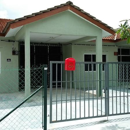 Homestay Mimie Gemas Exterior foto